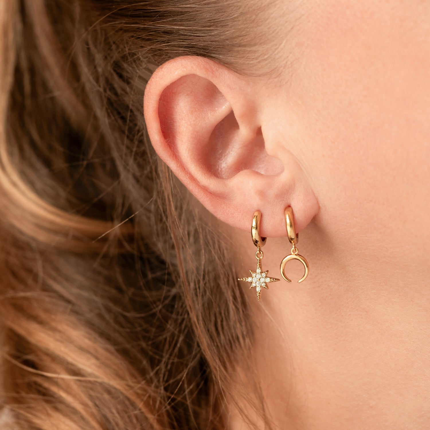 Hala - Pendientes Huggie Pavé Starburst