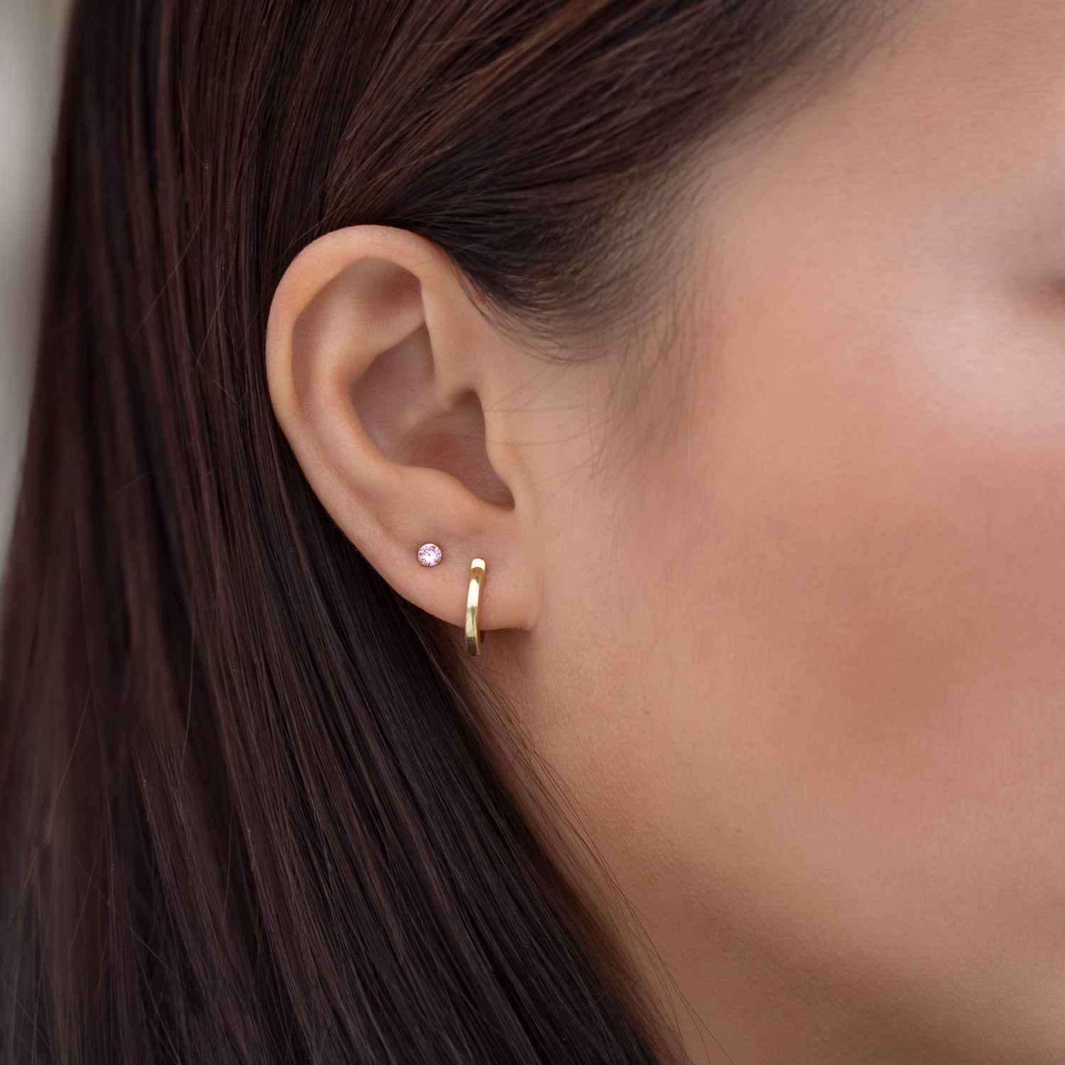 Aretes pequeños con piedra de nacimiento (rosa)