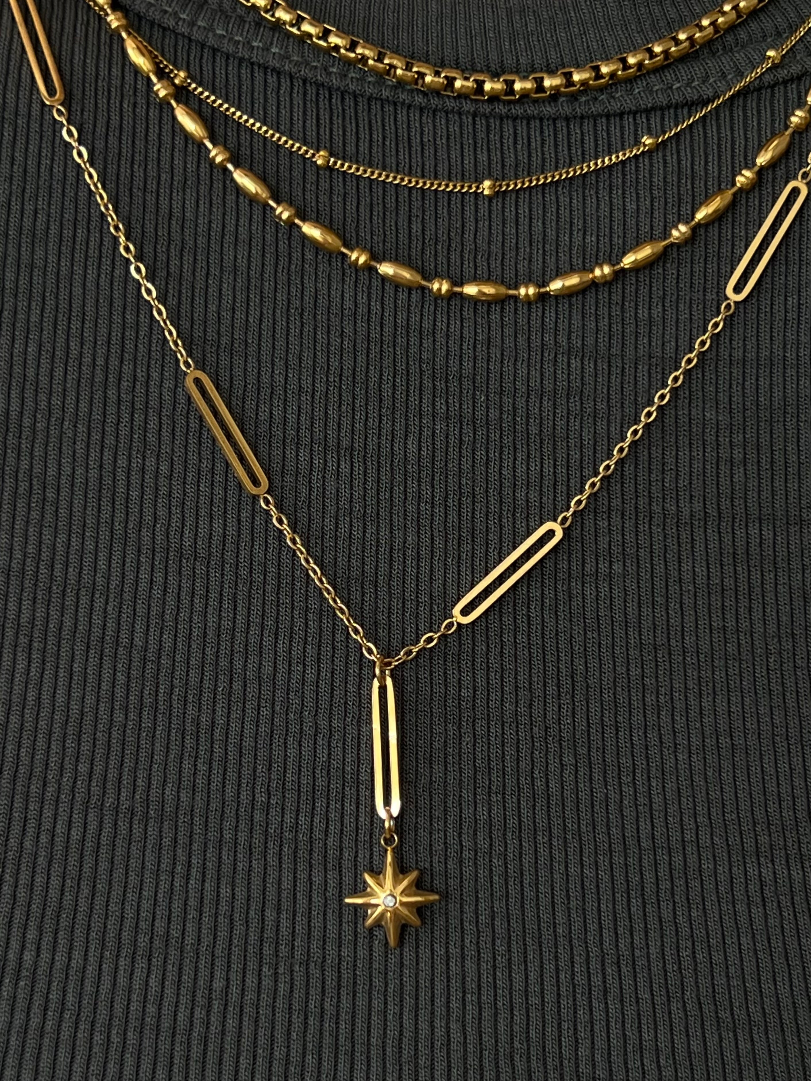 Collar de estrella dorada con cadena de eslabones