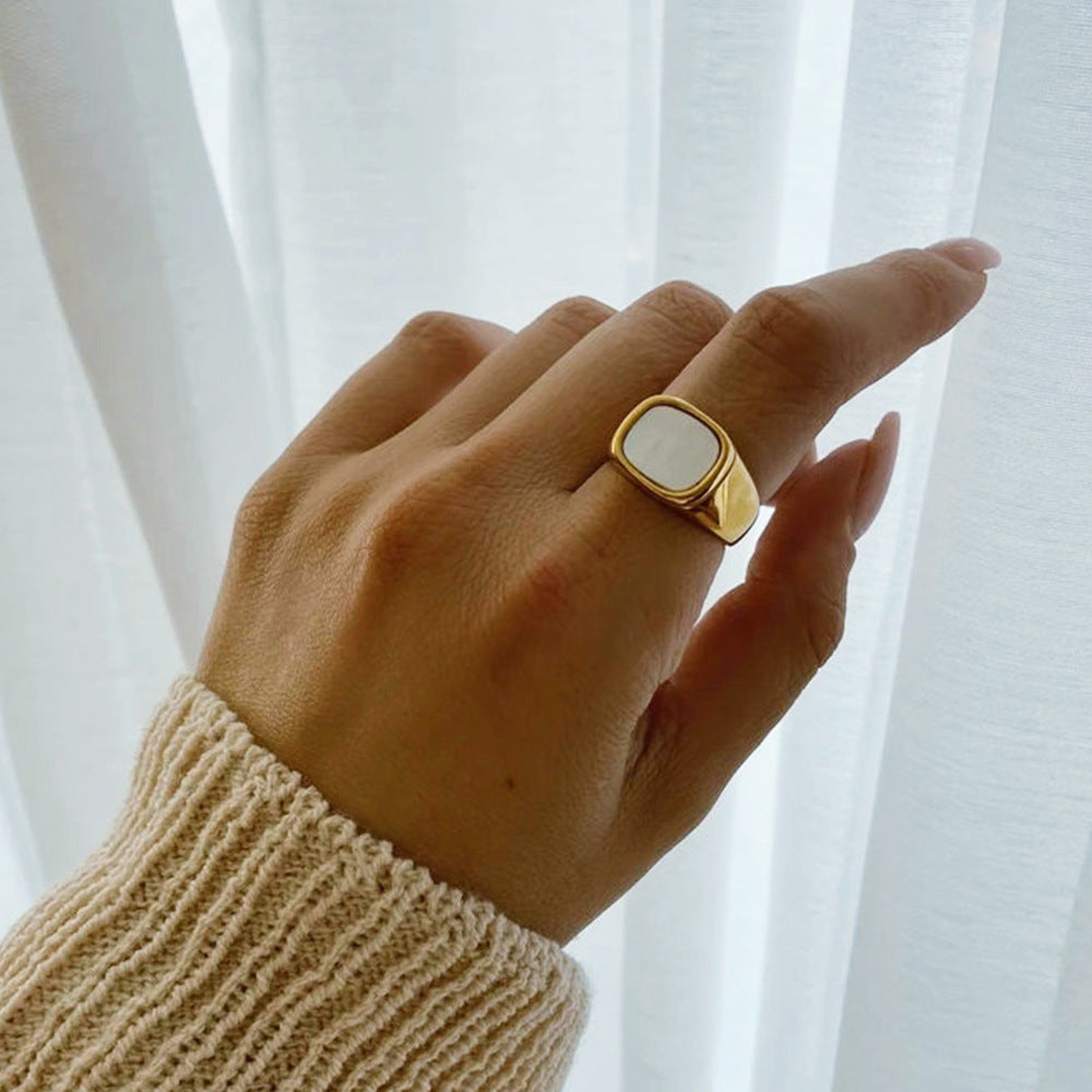 Nova - Glatte Muschel Gold Ring