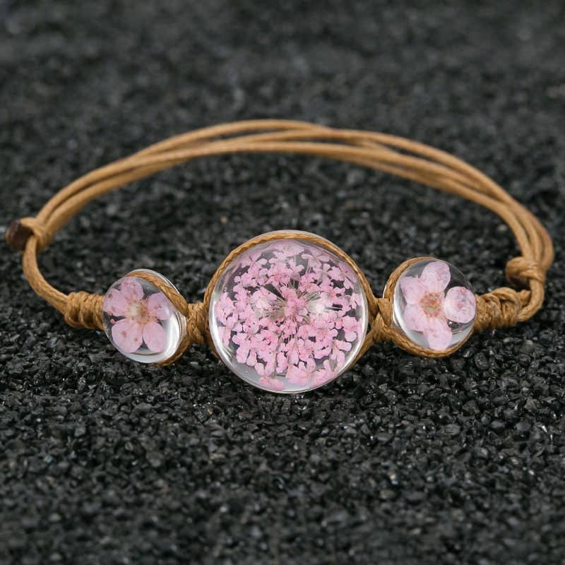 Pulsera de flores prensadas en flor de cerezo en flor