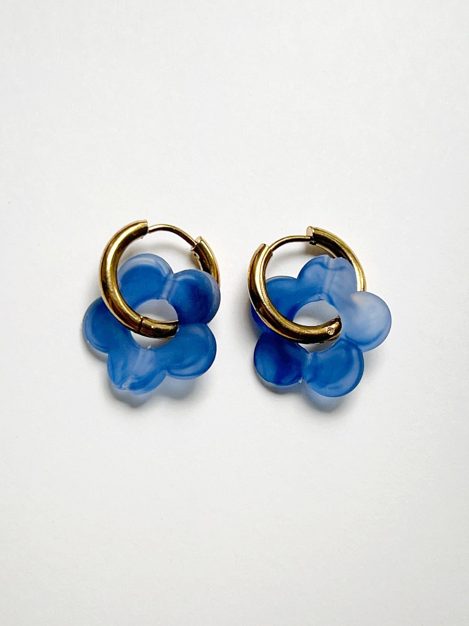 Pendientes de aro Easy con charm de flor en azul