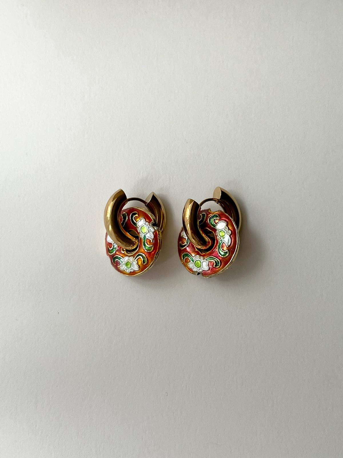 Pendientes de aro donut cloisonné naranja