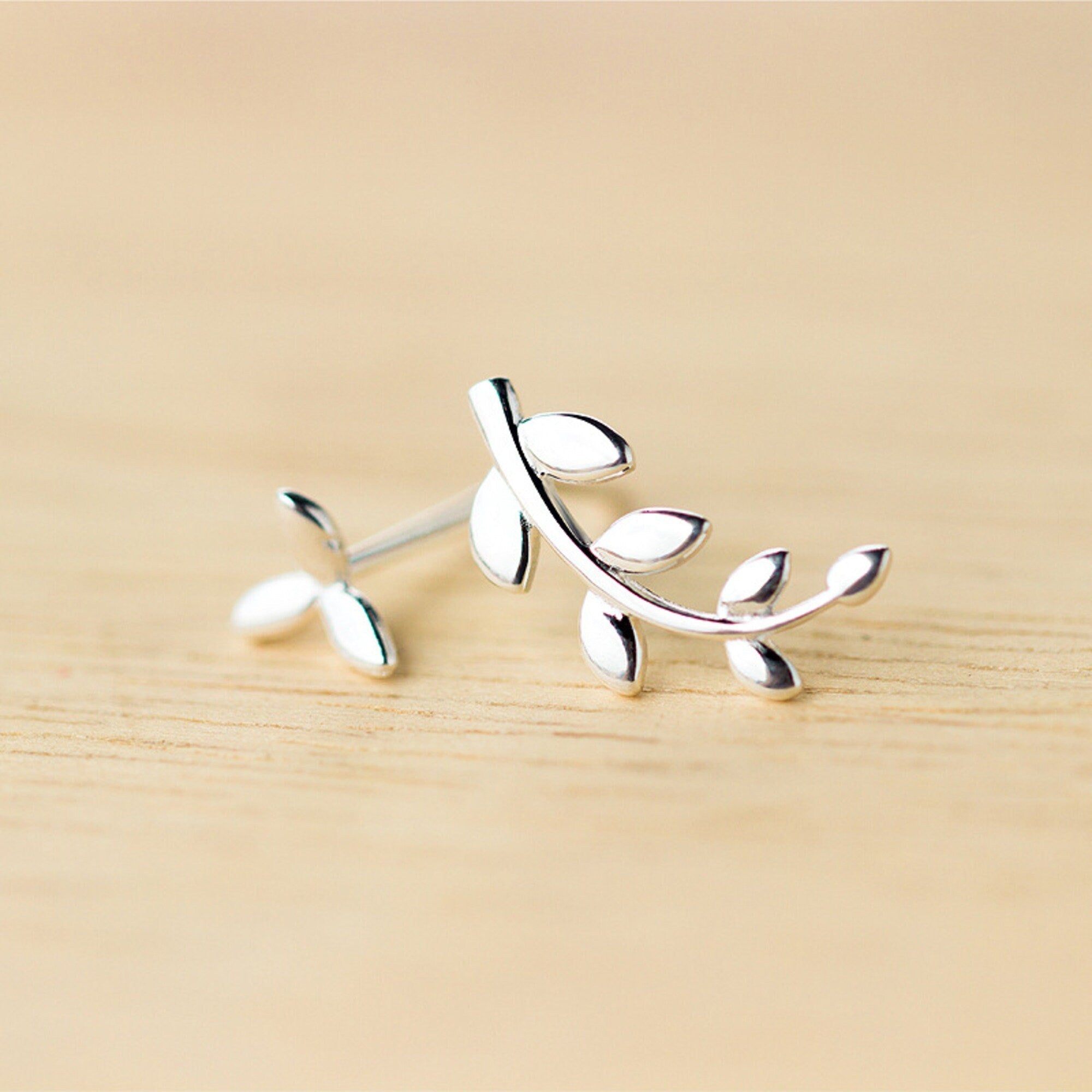 Ramas - Pendientes de hojas minimalistas de plata